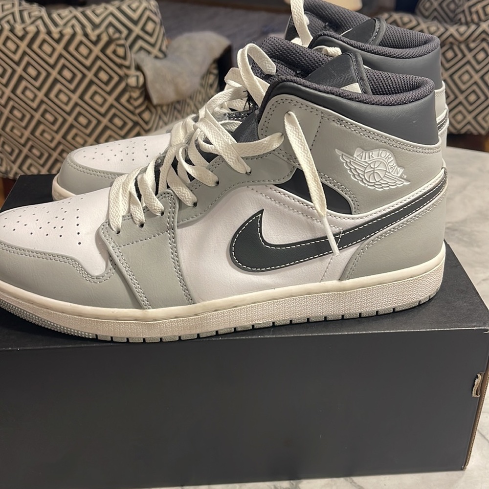 Air Jordan 1 Mid